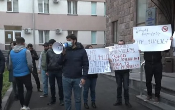 Акция протеста в Ереване в поддержку мэра Гориса Аруша Арушаняна (прямой эфир)